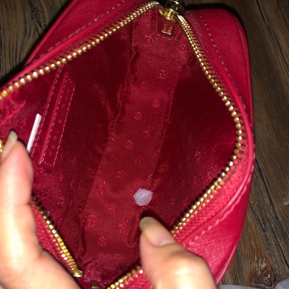 Tory Burch Emerson Round  Red Crossbody - Picture 3 of 3